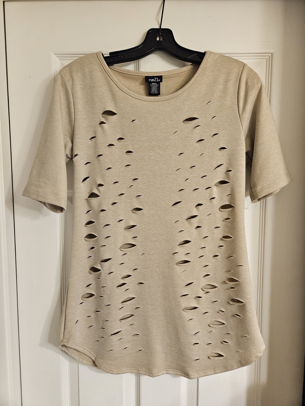 Rue21 Beige Distressed Short Sleeve Top